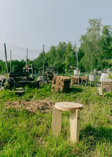 001 Stool sgabello - Pino oliato opaco, Ø40x44 cm - Vaarnii