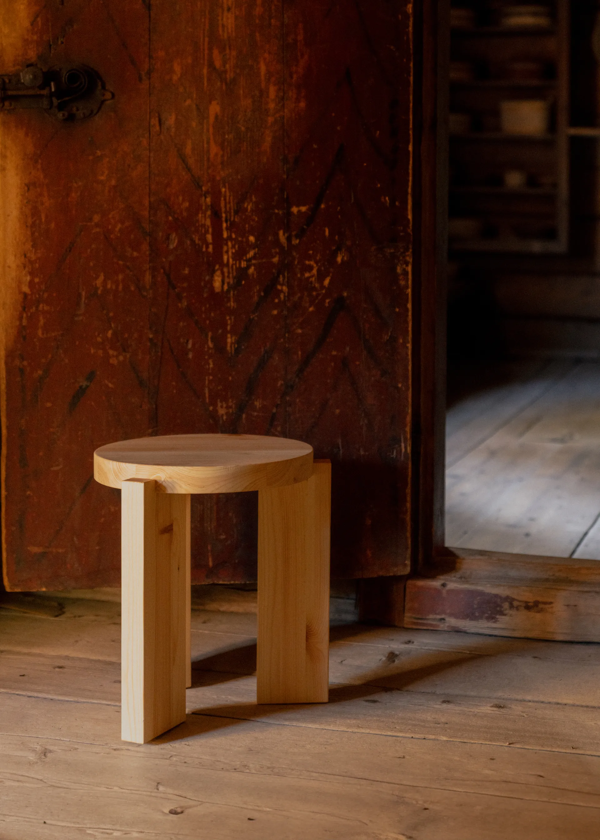 001 Stool sgabello, Pino oliato opaco, Ø40x44 cm Vaarnii