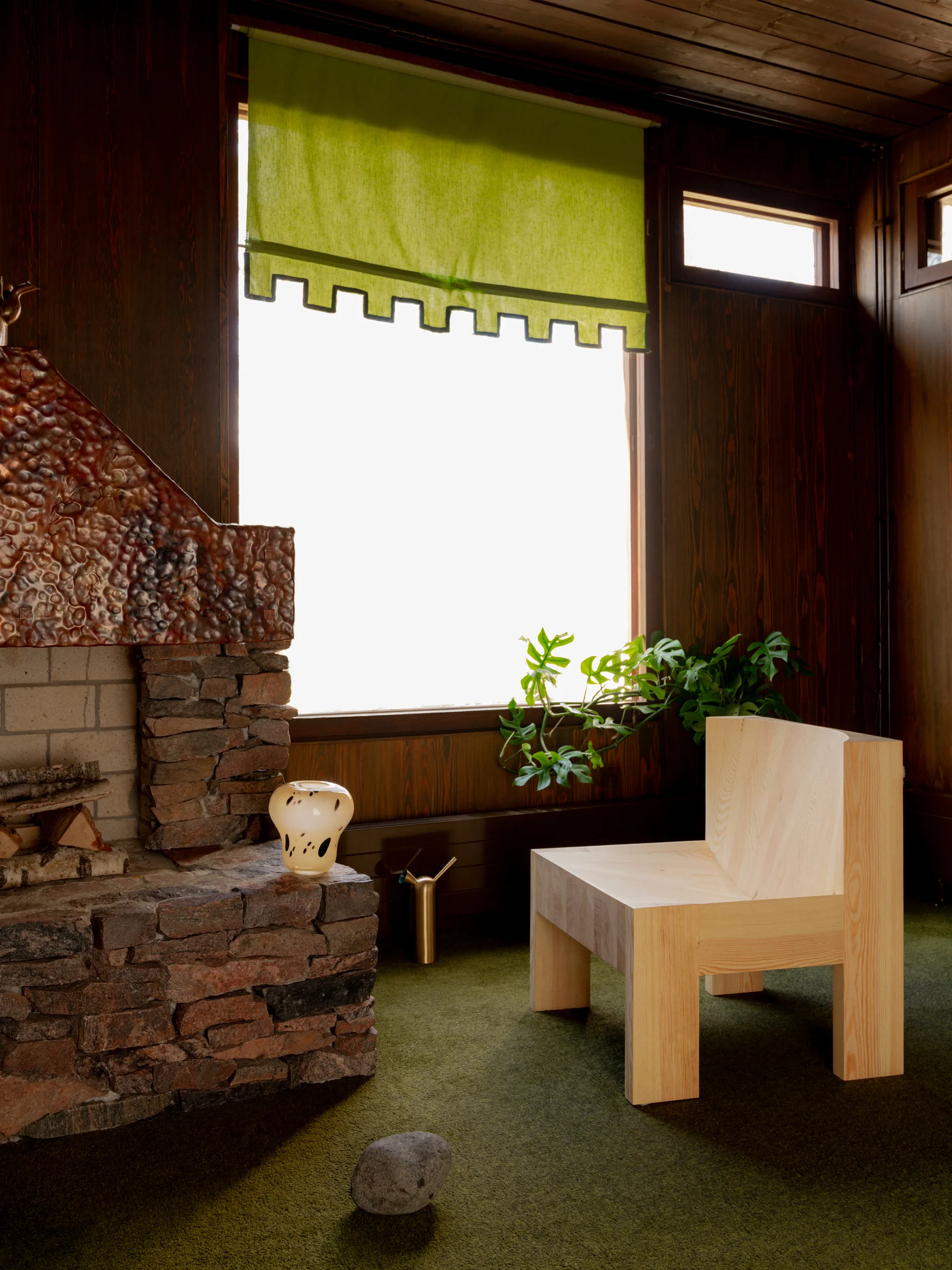 005 Lounge Chair poltrona lounge, Pino oliato cerato opaco Vaarnii