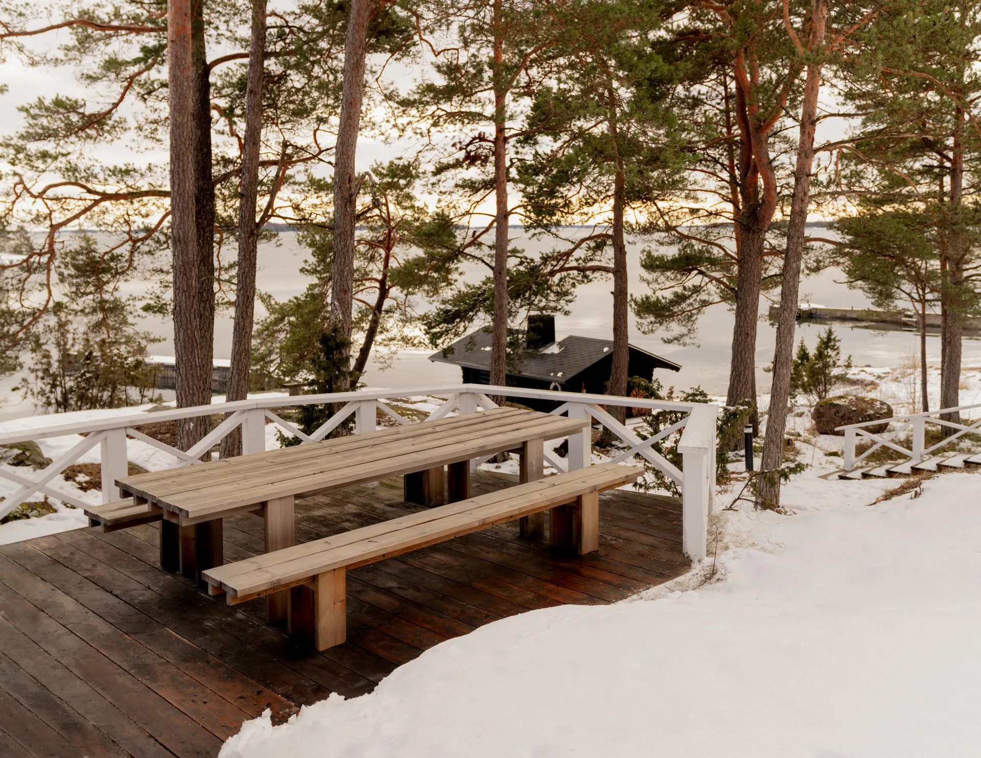 013 Osa Outdoor Bench panca, Pino termotrattato, 182x37x49 cm Vaarnii