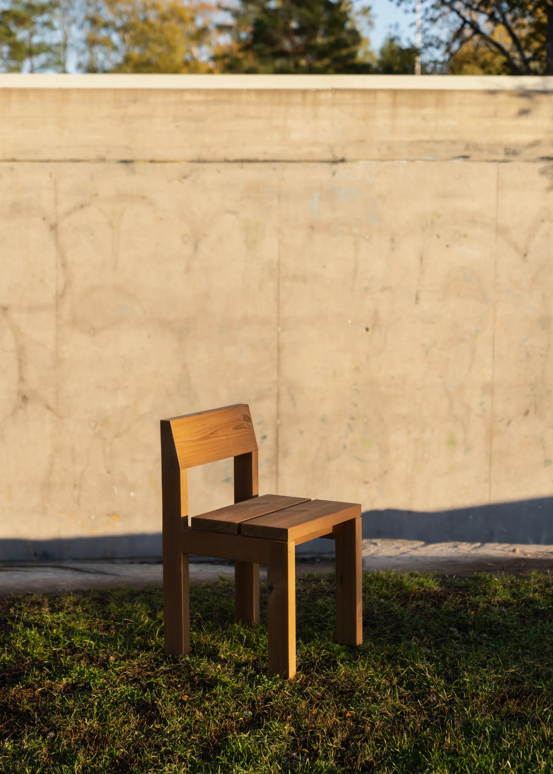 013 Osa Outdoor Dining Chair sedia, Pino oliato cerato opaco Vaarnii