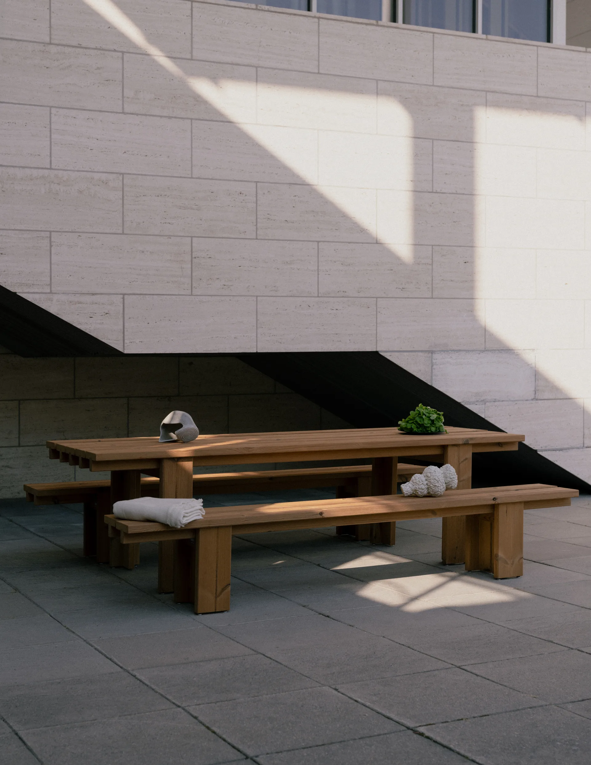 013 Osa Outdoor Table tavolo, Pino termotrattato, 333x94x78 cm Vaarnii