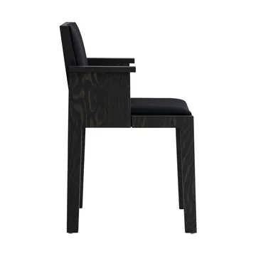 016 Maasto Dining Armchair sedia con braccioli - Pino tinto nero, fronte rivestita in nero - Vaarnii