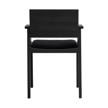 016 Maasto Dining Armchair sedia con braccioli - Pino tinto nero, fronte rivestita in nero - Vaarnii