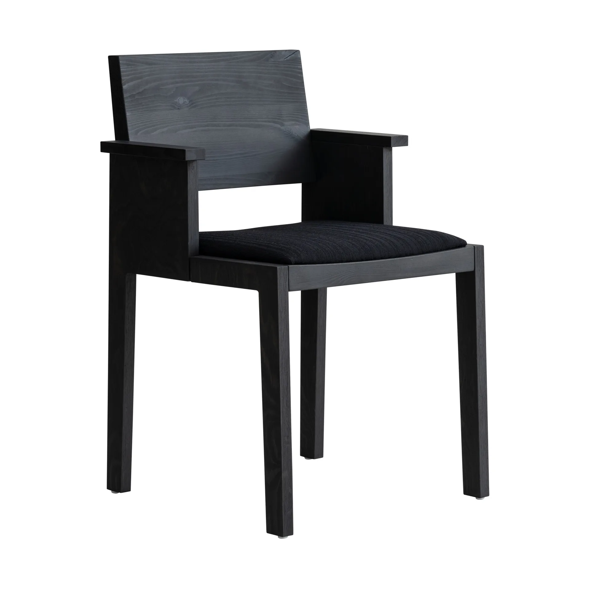 016 Maasto Dining Armchair sedia con braccioli, Pino tinto nero, seduta rivestita nera Vaarnii