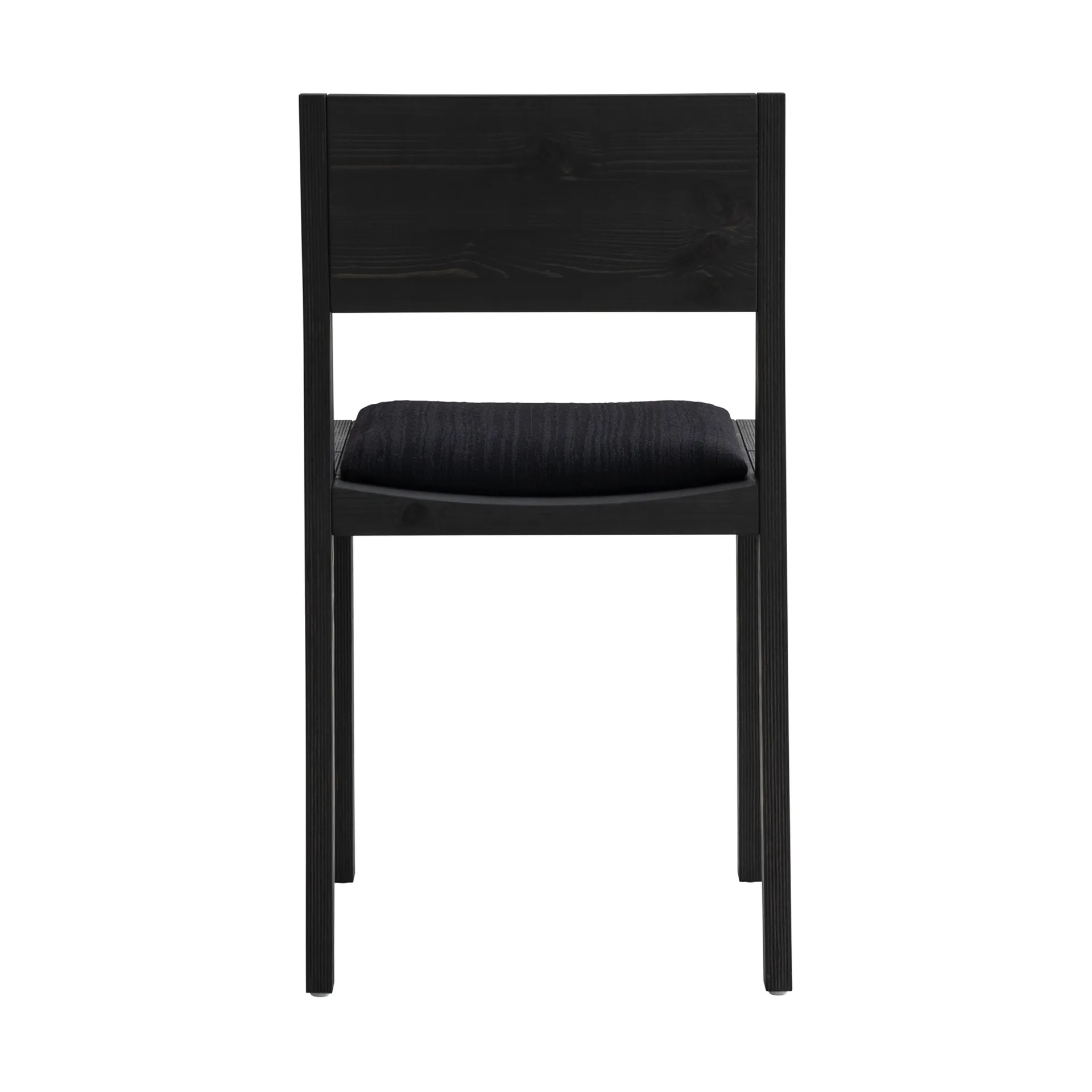 016 Maasto Dining Chair sedia, Pino tinto nero, frontale rivestito in nero Vaarnii