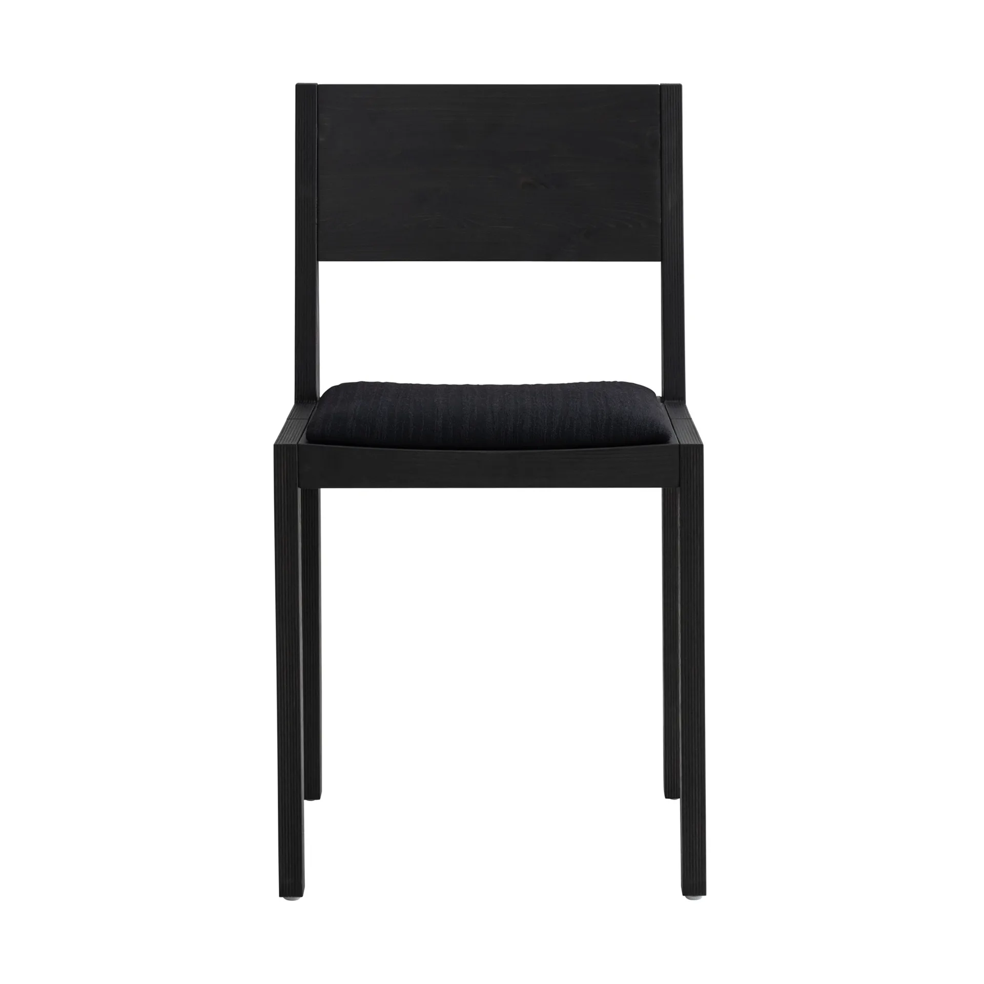 016 Maasto Dining Chair sedia, Pino tinto nero, seduta rivestita nera Vaarnii