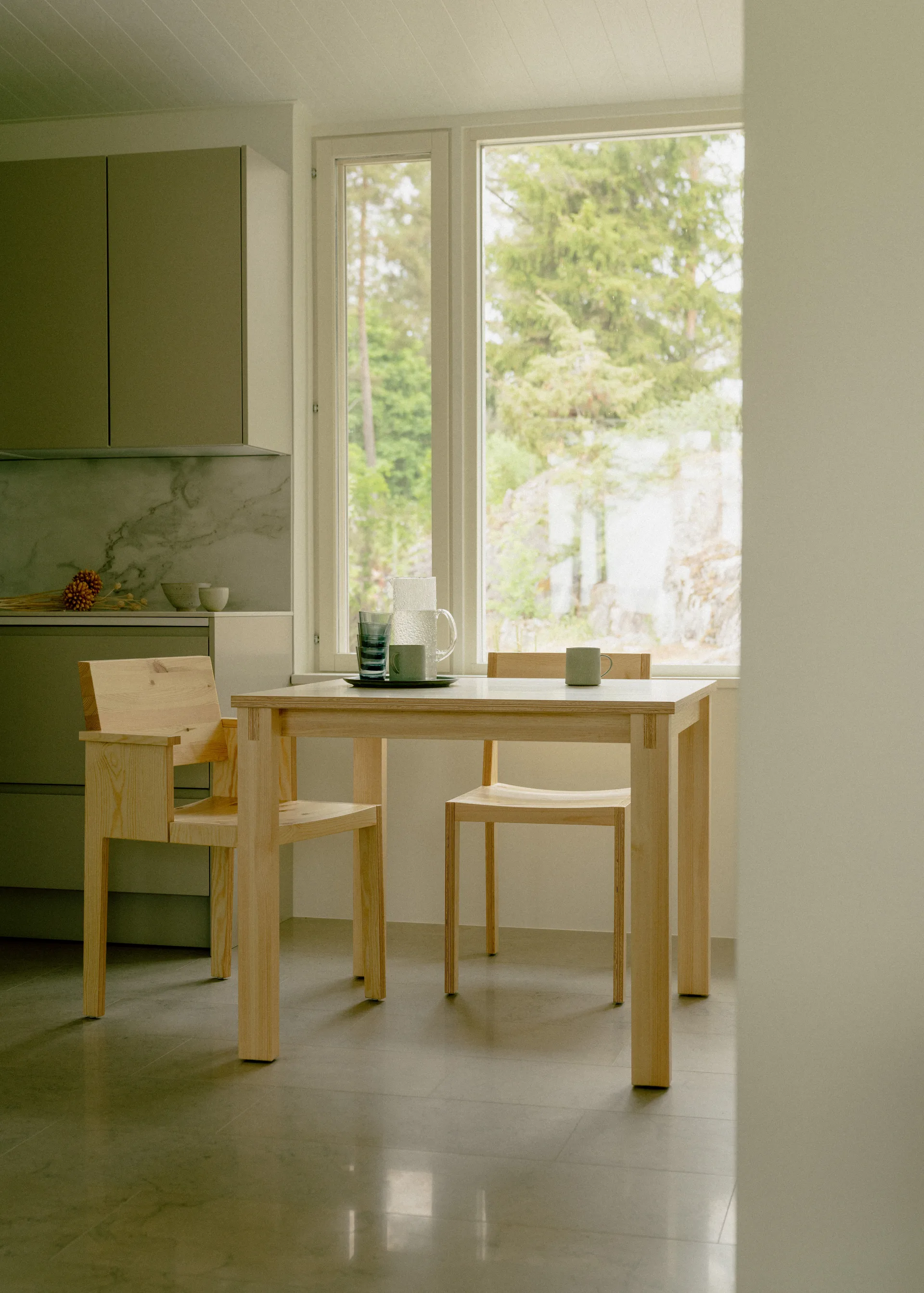 016 Maasto Table tavolo, Pino oliato opaco, 120x120x75 cm Vaarnii