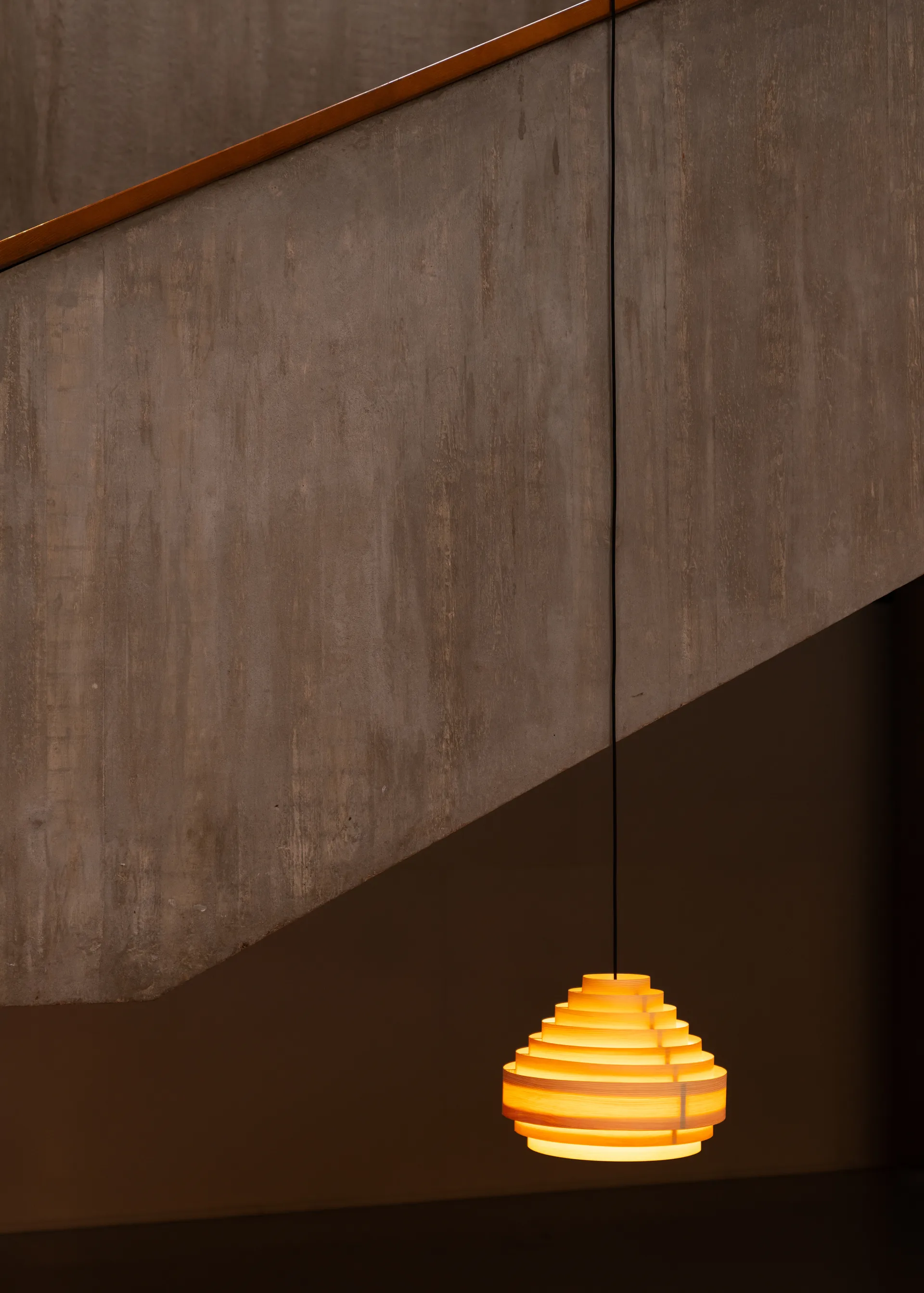 1001 Hans Pendant lampada a sospensione, Pino oliato e cerato opaco, Ø38 cm Vaarnii