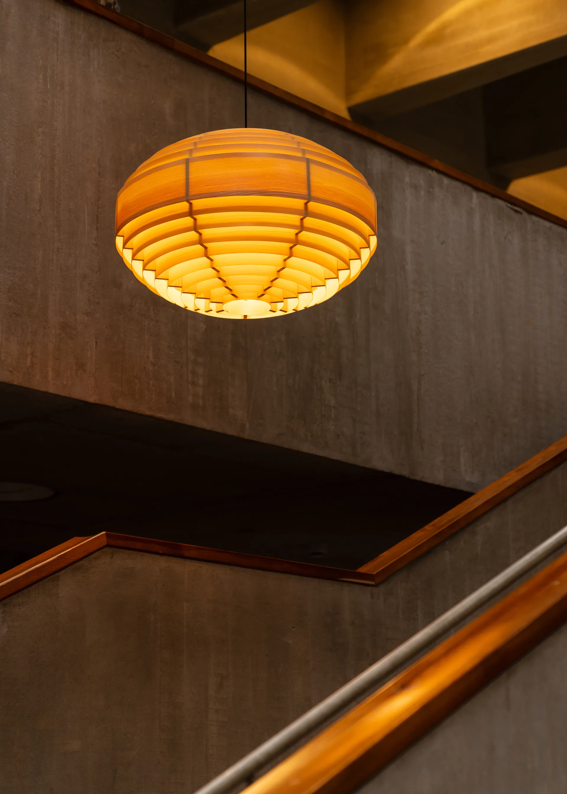 1002 Hans Pendant lampadario, Pino oliato e cerato opaco, XL Ø70 cm Vaarnii