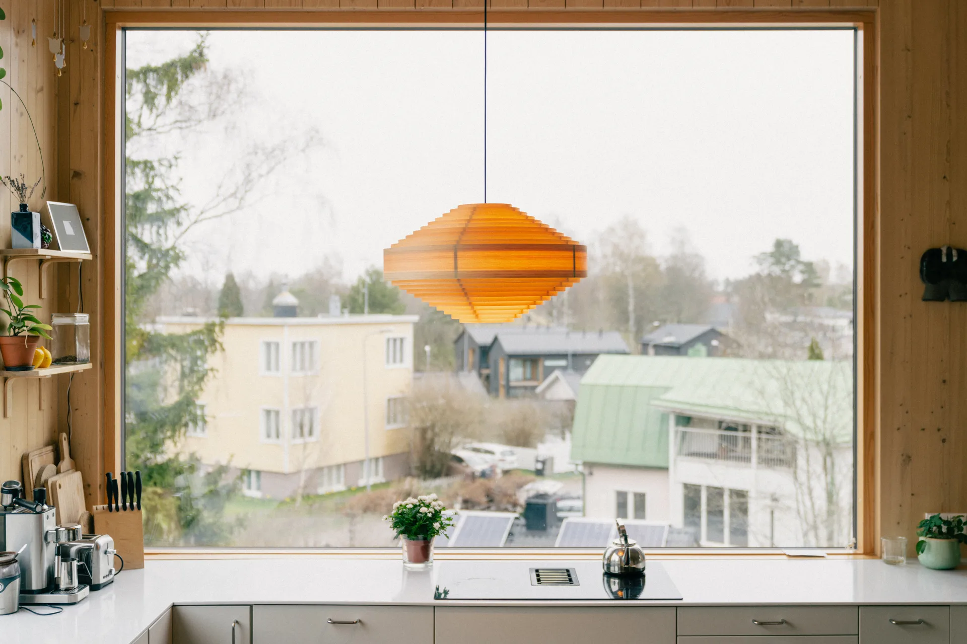 1003 Hans Pendant lampadario, Pino oliato e cerato opaco, Ø60 cm Vaarnii