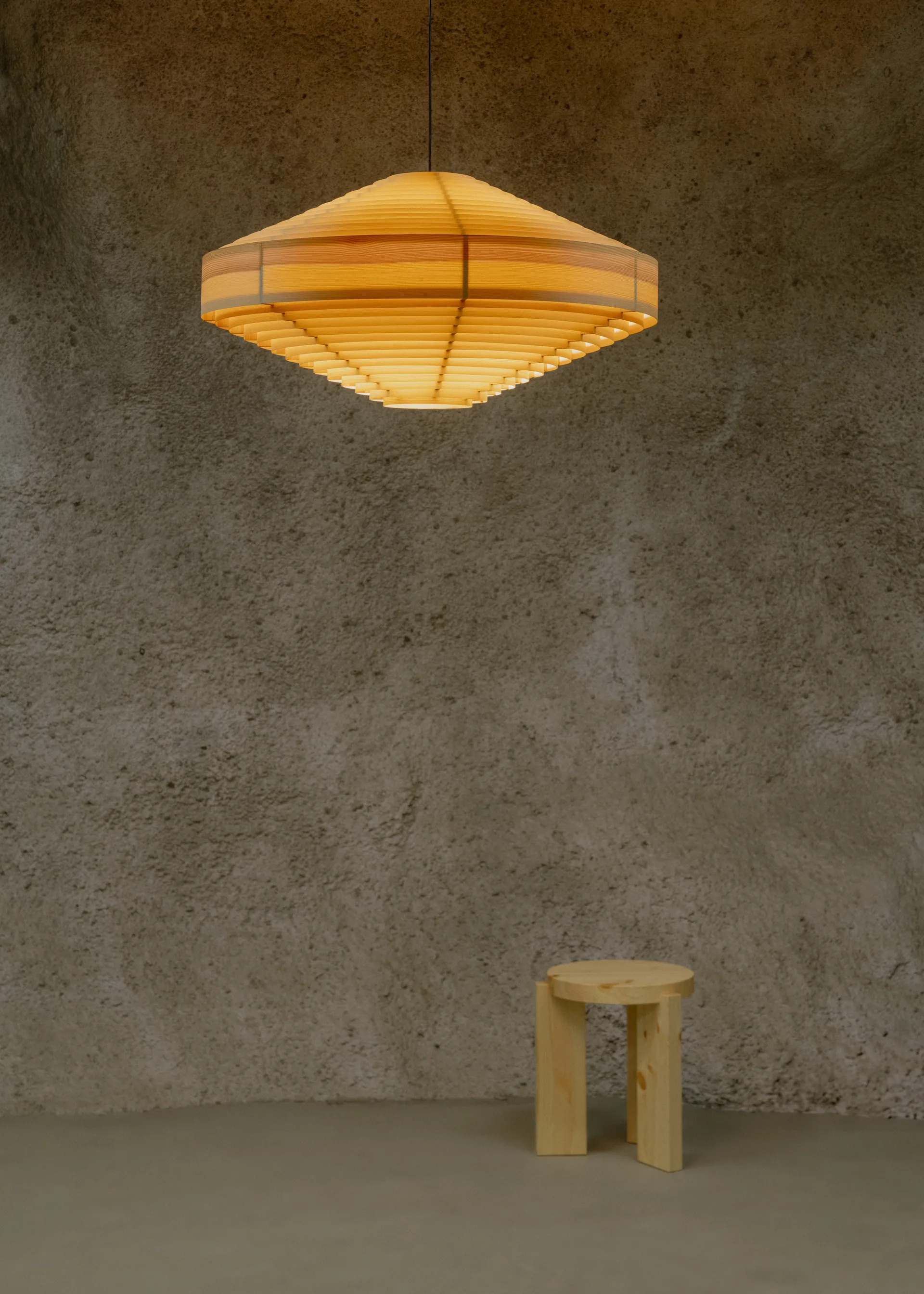 1003 Hans Pendant lampadario, Pino oliato opaco, XL Ø90 cm Vaarnii