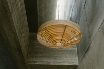 1003 Hans Pendant lampadario - Pino oliato opaco, XL Ø90 cm - Vaarnii