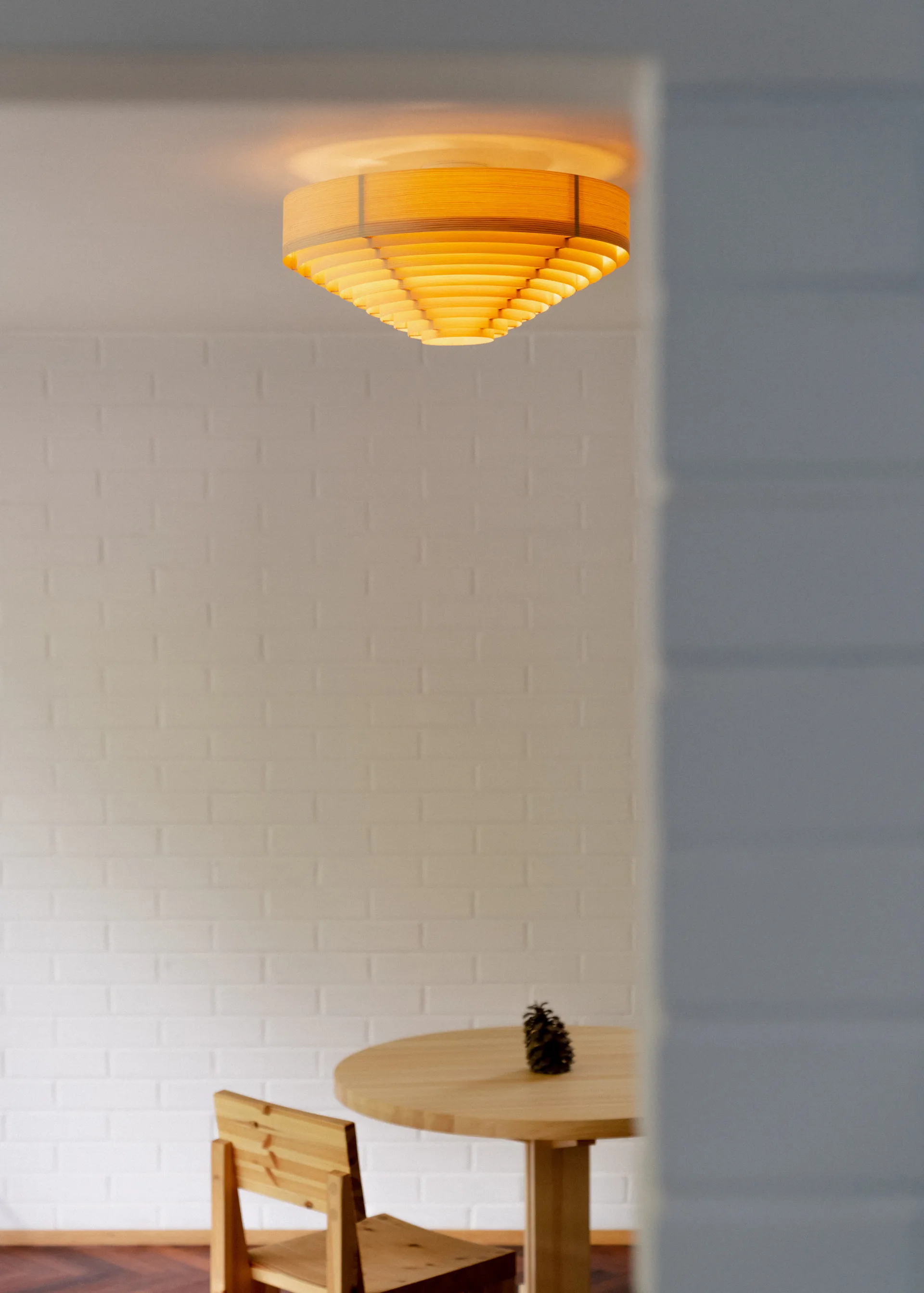 1005 Hans Ceiling Light plafone, Pino oliato e cerato opaco, Ø42 cm Vaarnii