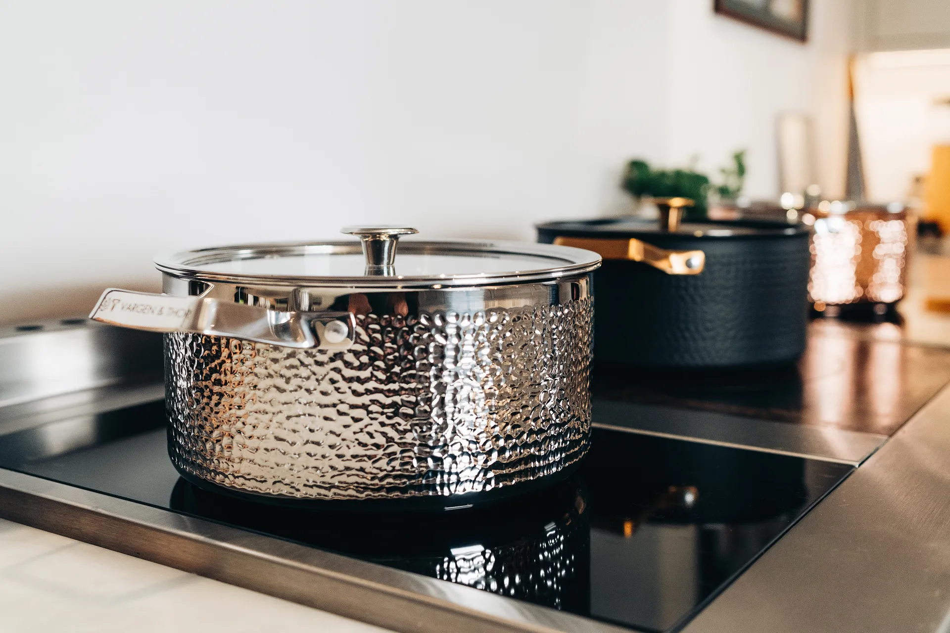 Casseruola cromata martellata con coperchio Kroma, Pixel. 4 L Vargen & Thor