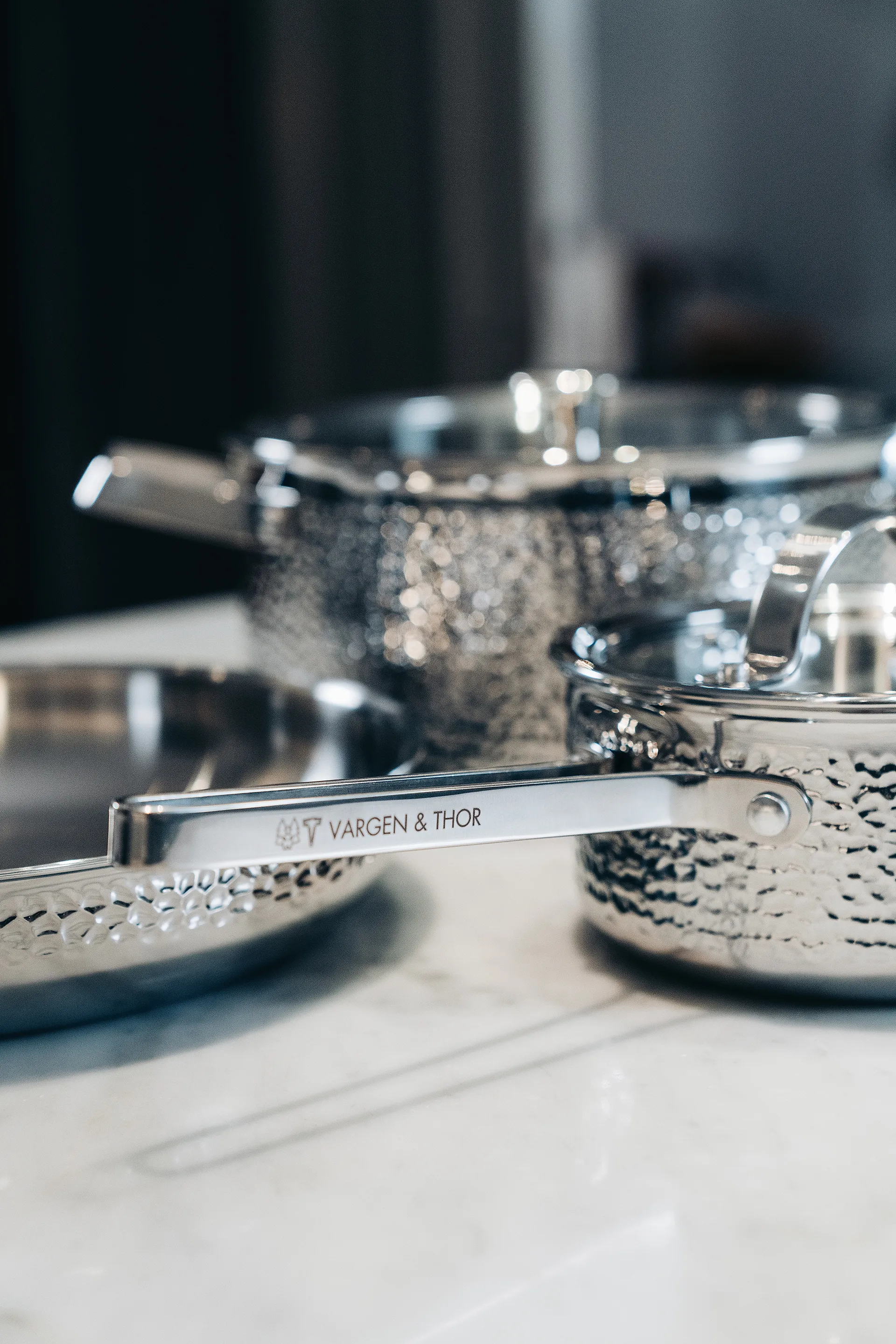 Casseruola cromata martellata con coperchio Kroma, Teddy 1,6 L Vargen & Thor