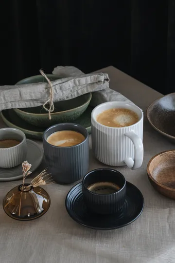 Tazzina da espresso Duga con piattino, confezione da 4 - Bianco, grigio sabbia, antracite, nero - Vargen & Thor