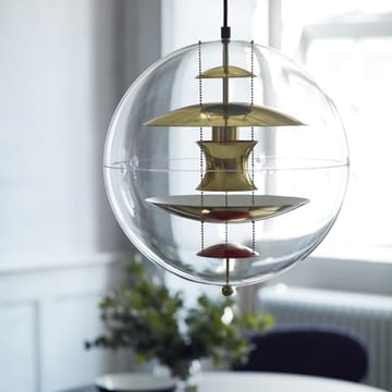 Lampada a sospensione in ottone VP Globe  - Ø 40 cm
​ - Verpan