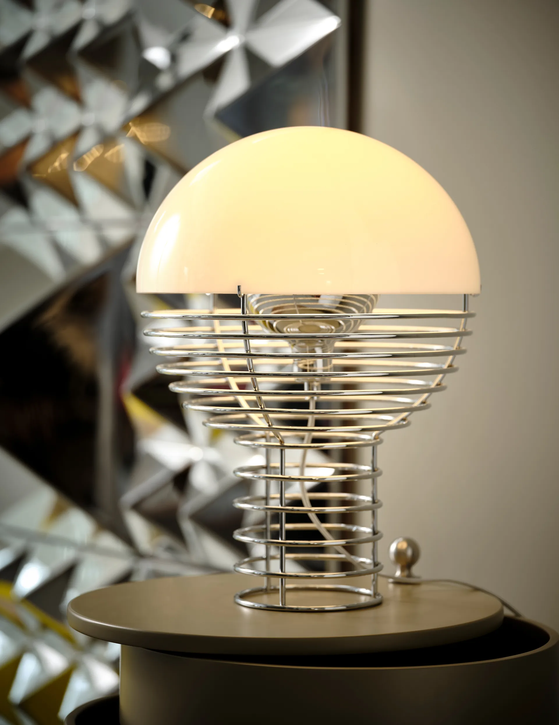 Lampada da tavolo Wire Ø30 cm, Bianco cromo Verpan