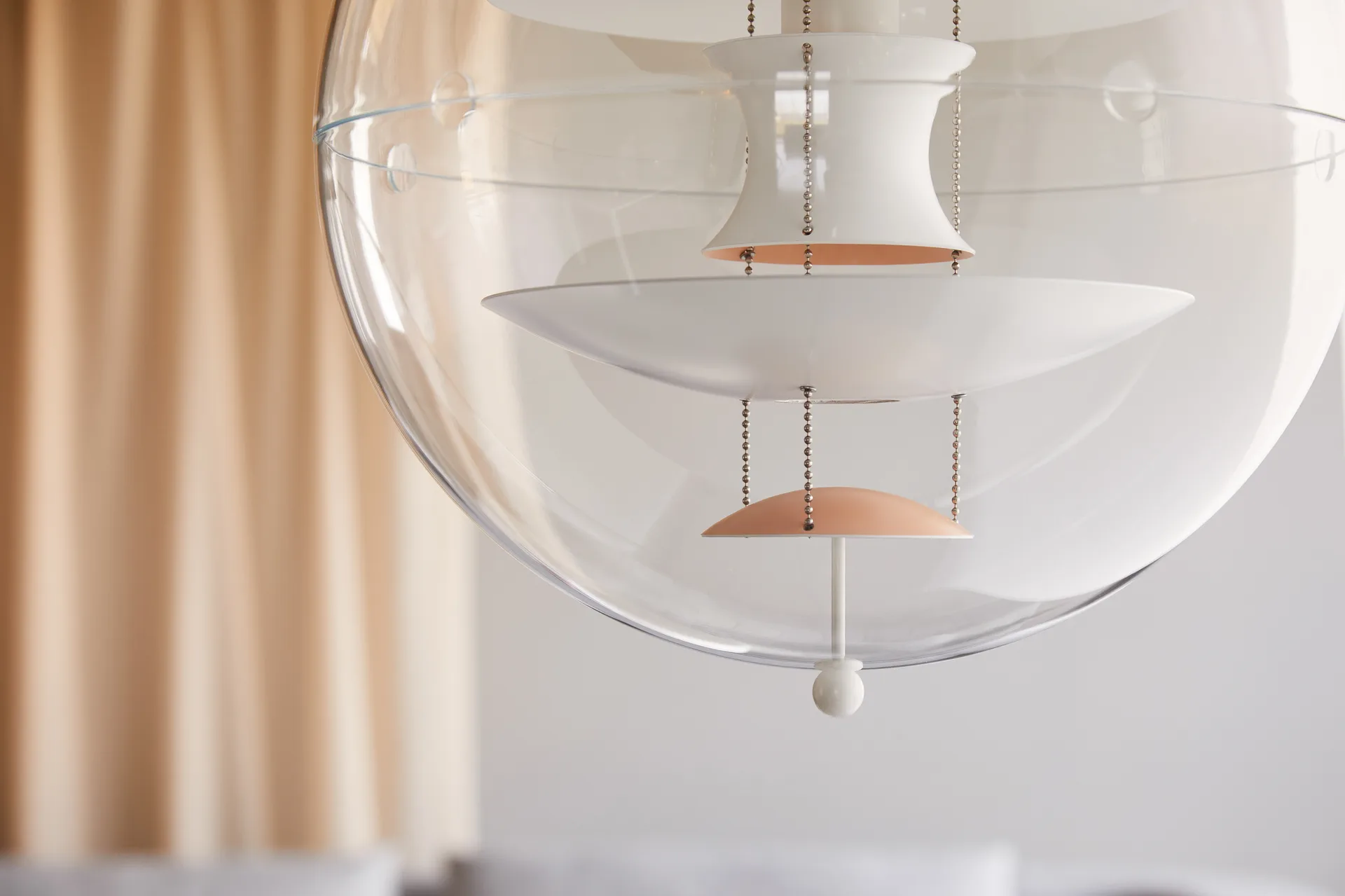 Plafoniera VP Globe Warm Peach, Ø 40 cm
​ Verpan