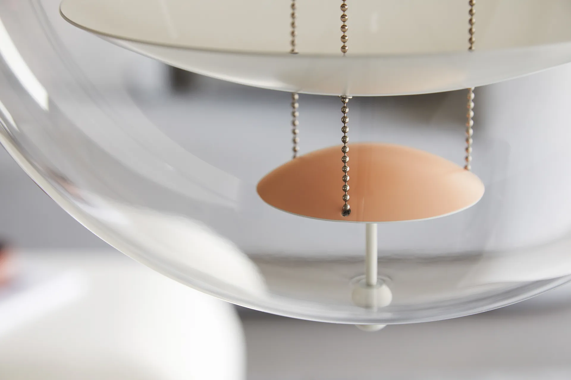 Plafoniera VP Globe Warm Peach, Ø 40 cm
​ Verpan