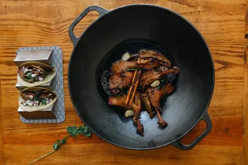 Padella wok in ghisa 36 cm - Nero - Victoria