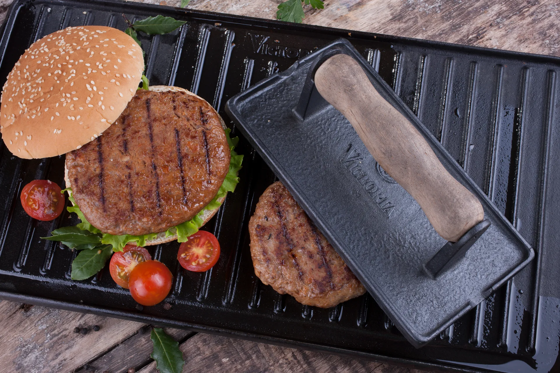 Pressa per bacon e griglia in ghisa con manico in legno, 21x11 cm Victoria