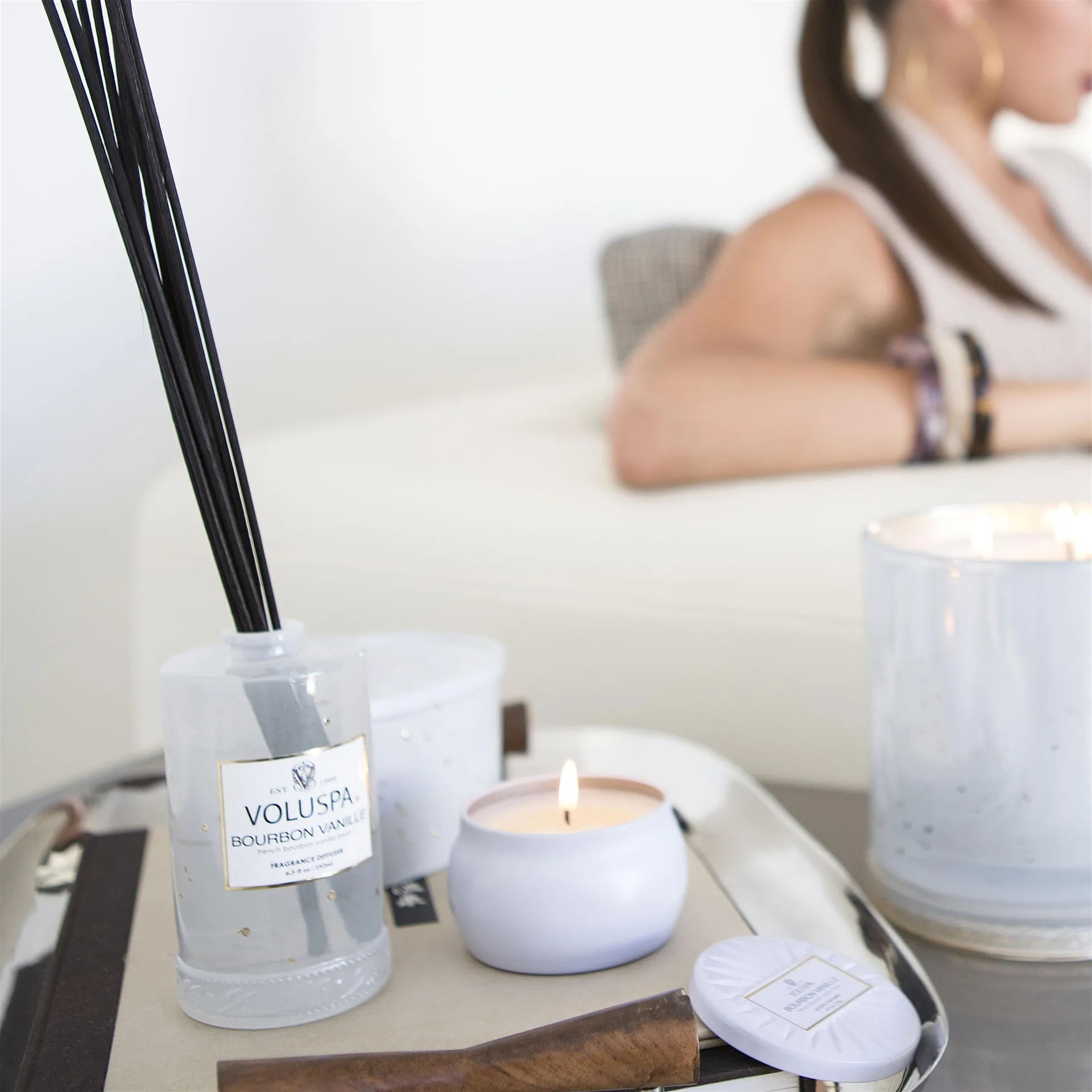 Candela decorativa in latta 25 ore, Bourbon Vanille Voluspa