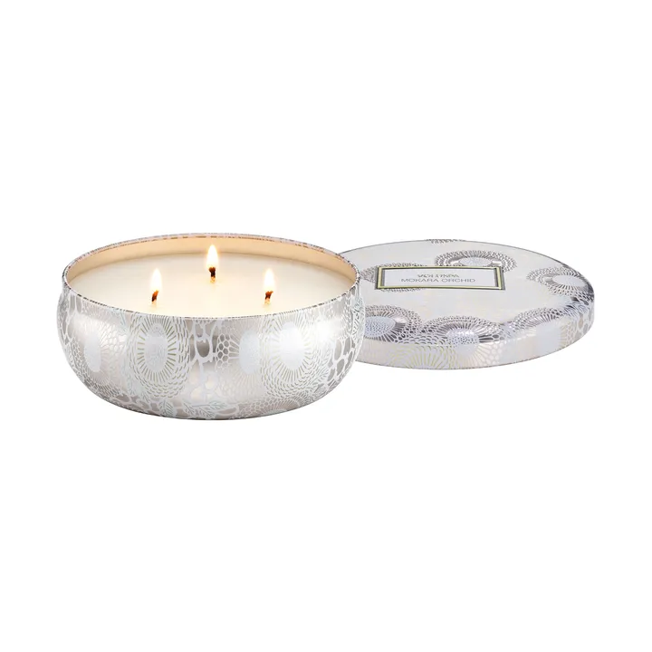 Candela profumata Japonica 3-wick Tin, 40 ore di durata - Mokara Orchid - Voluspa