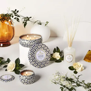 Candela profumata Maison Blanc Mini Tin 25 ore - Gardenia Colonia - Voluspa