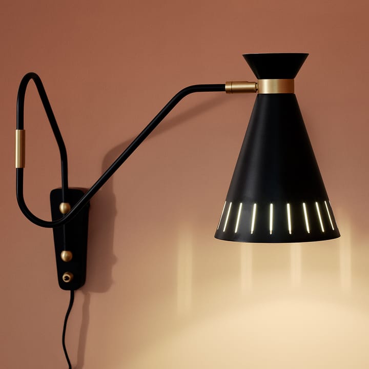 Applique Cone, black noir, dettagli in ottone Warm Nordic