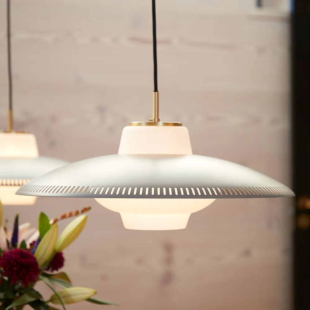 Lampadario Opal Shade, black noir, opale sabbiato Warm Nordic