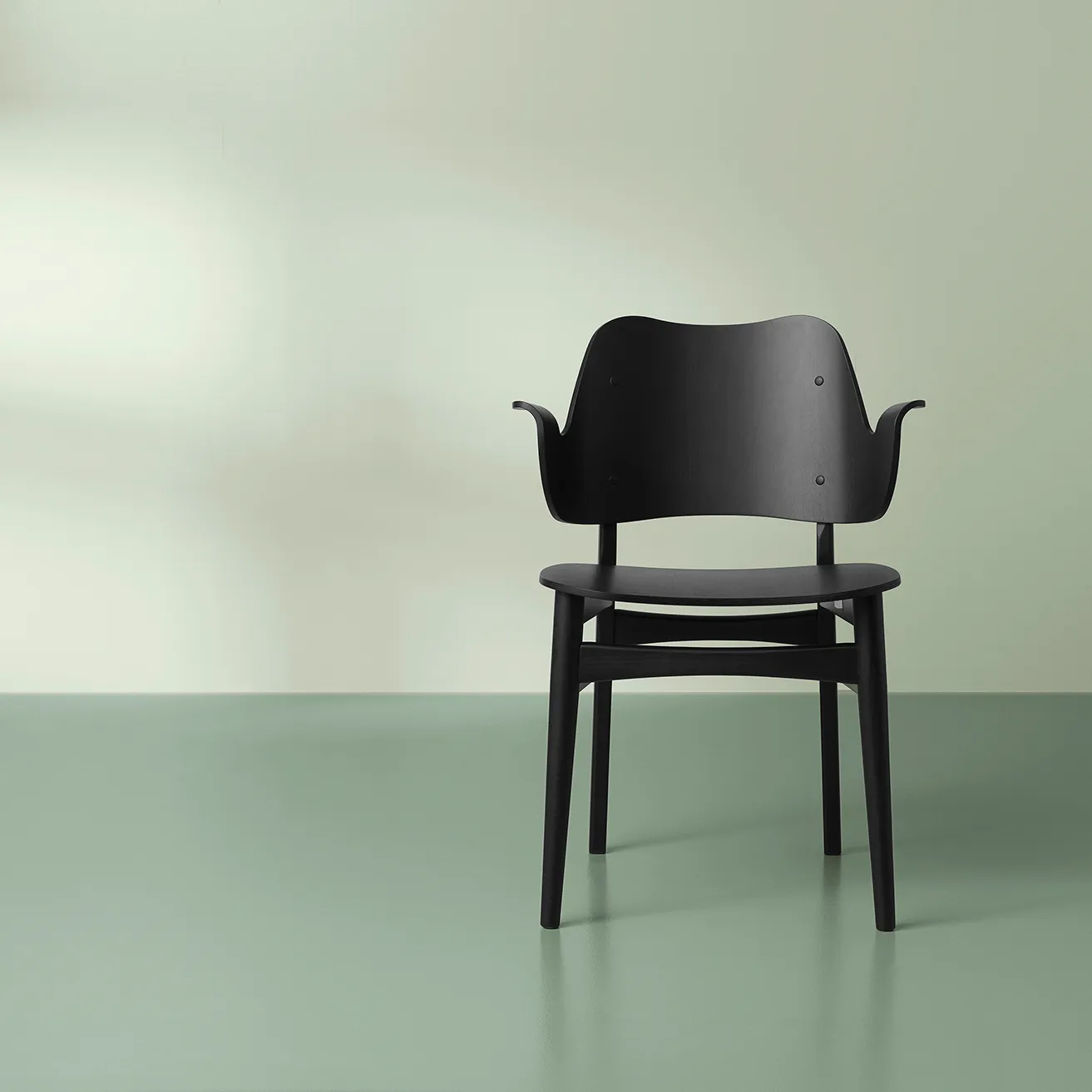 Sedia Gesture, Faggio laccato nero Warm Nordic