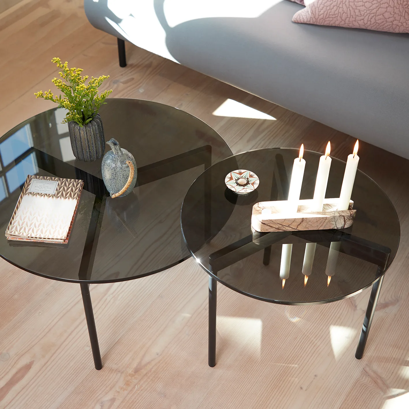 Tavolino From Above Ø 52 cm struttura nera, Grigio Warm Nordic