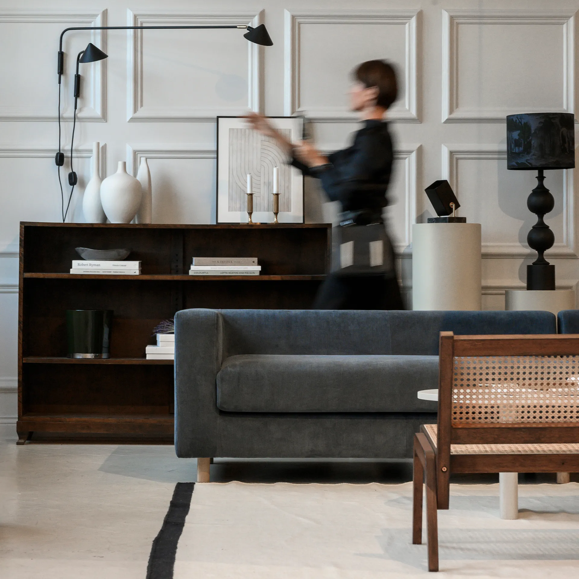 Lampada da parete Kelly a braccio lungo, Nero-oro Watt & Veke