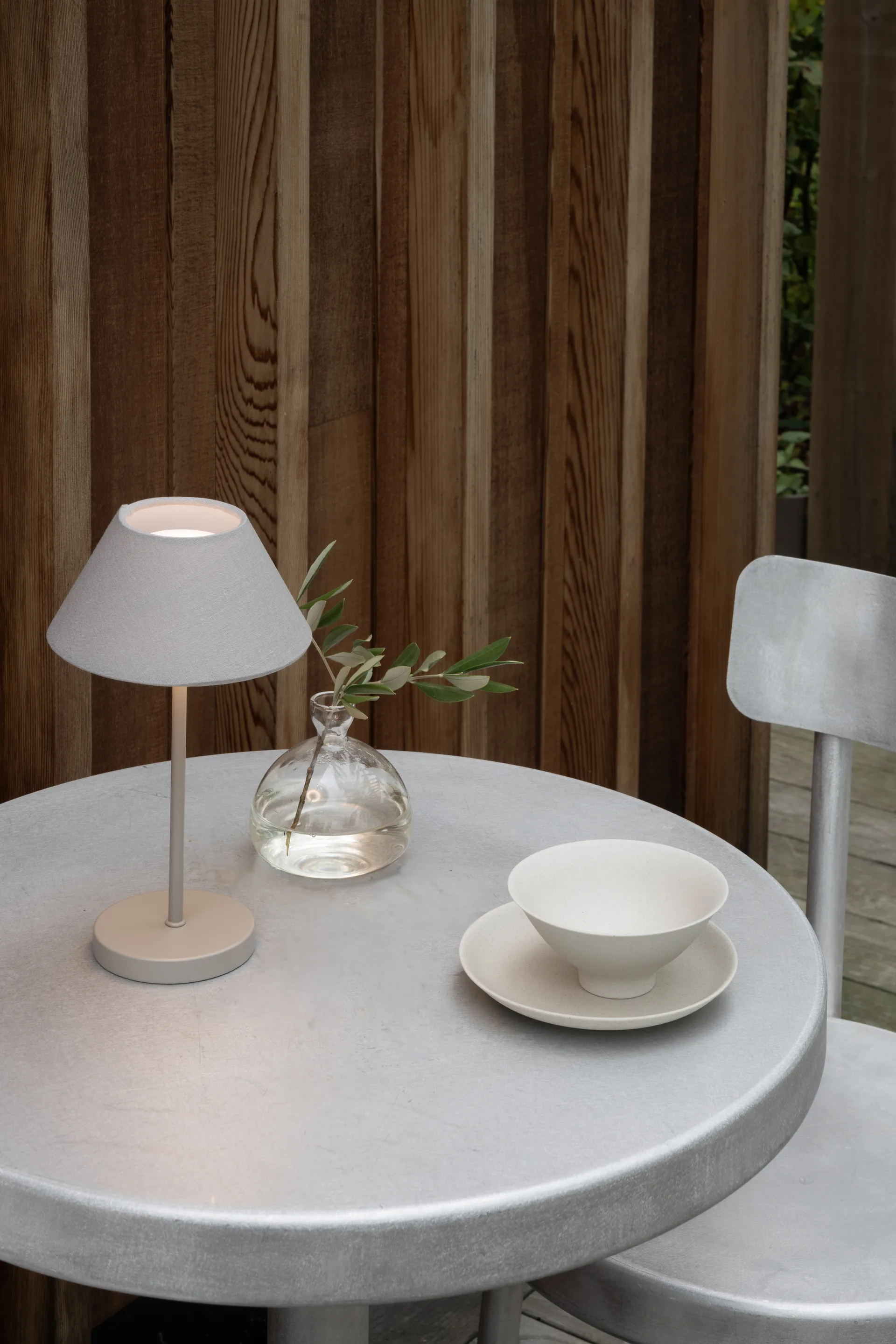 Lampada da tavolo portatile Teya, Warm grey, Ø15x26 cm Watt & Veke