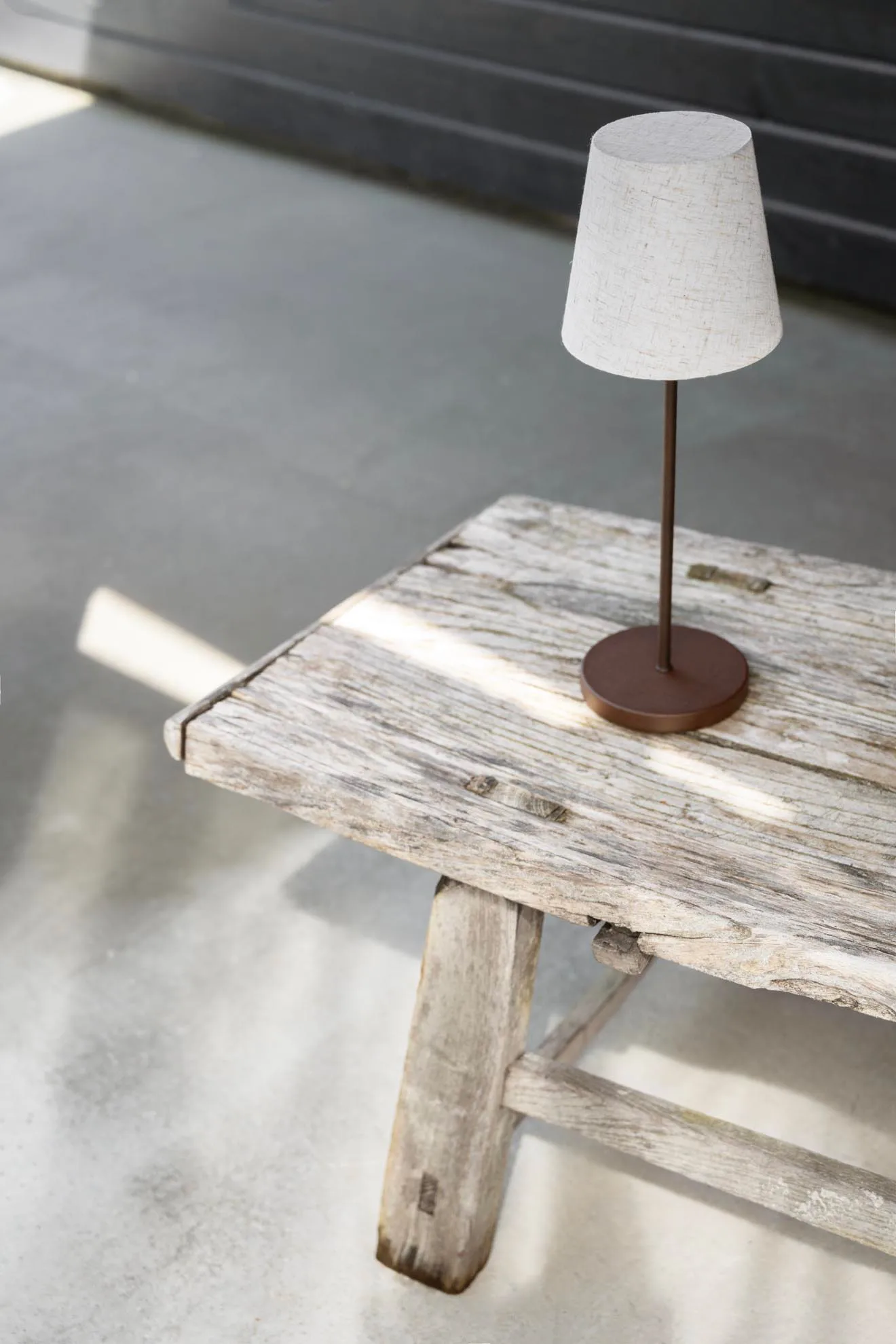 Lampada da tavolo portatile Tyra Ø14 cm, Caffè Watt & Veke