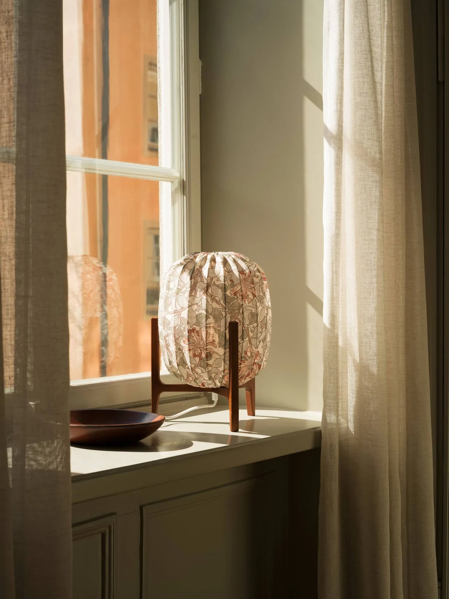 Lampada da tavolo Prisma, Dark ash-Honeysuckle blush, Ø27x42 cm Watt & Veke