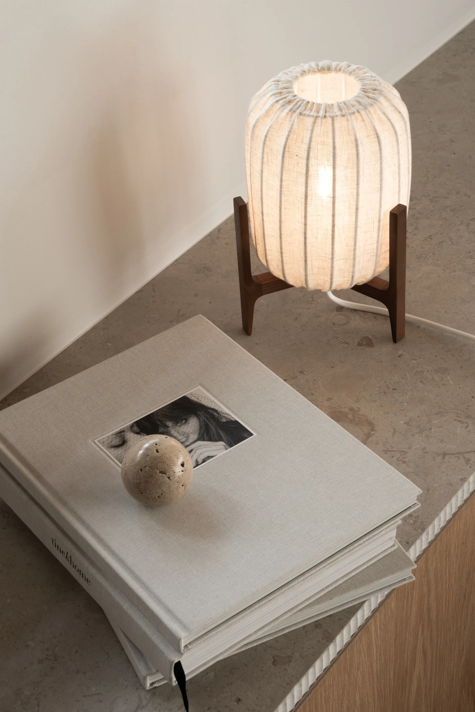 Lampada da tavolo Prisma, Dark ash-Natural, Mini Ø16x24,3 cm Watt & Veke