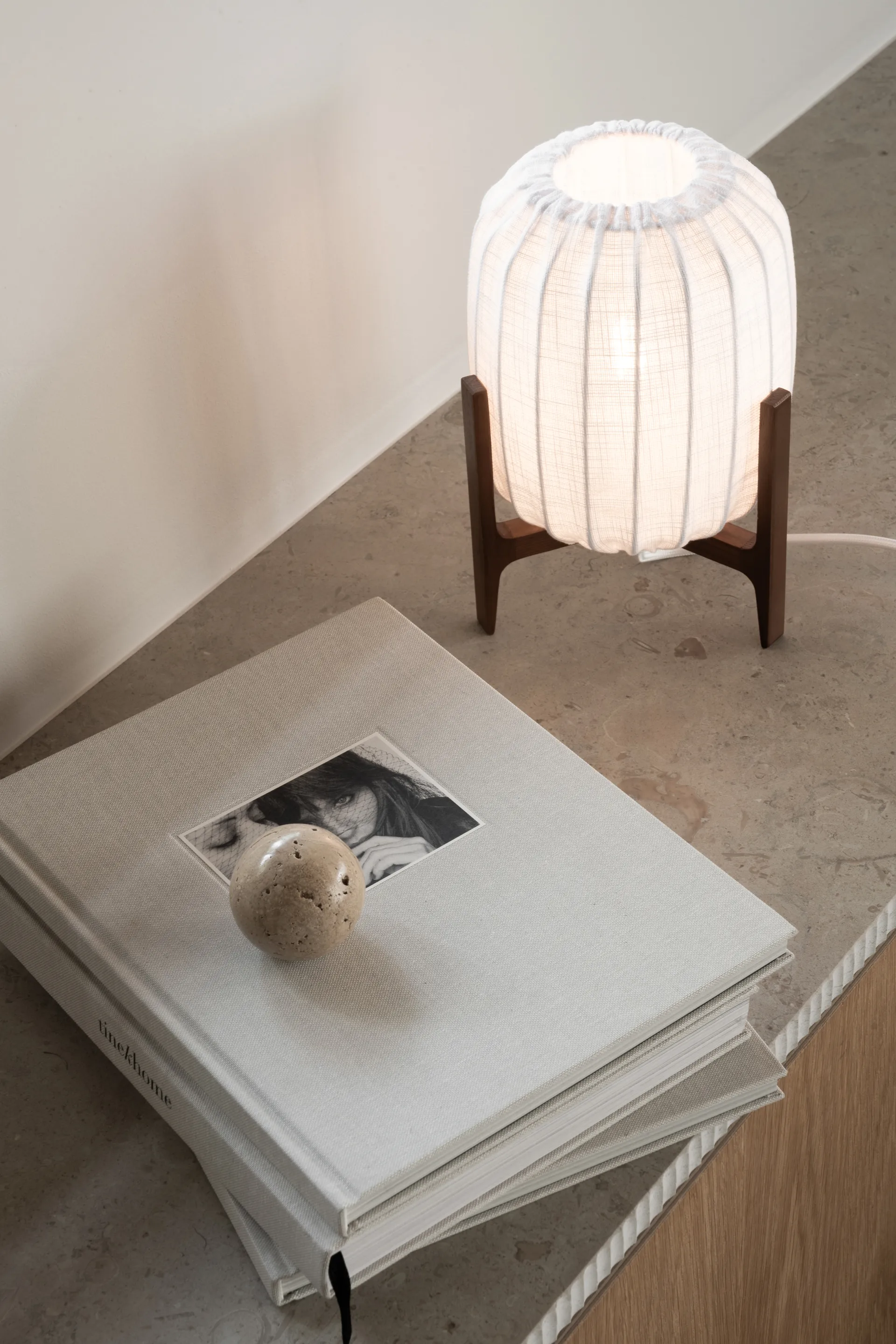 Lampada da tavolo Prisma, Dark ash-White, Mini Ø16x24,3 cm Watt & Veke