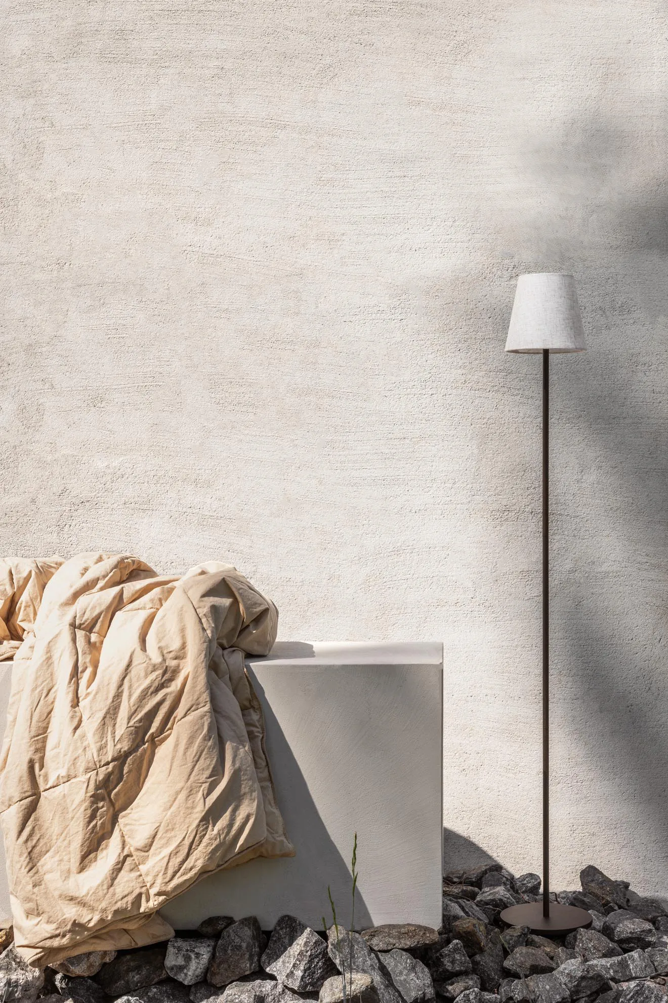 Lampada da terra portatile Tyra Ø14 cm, Caffè Watt & Veke