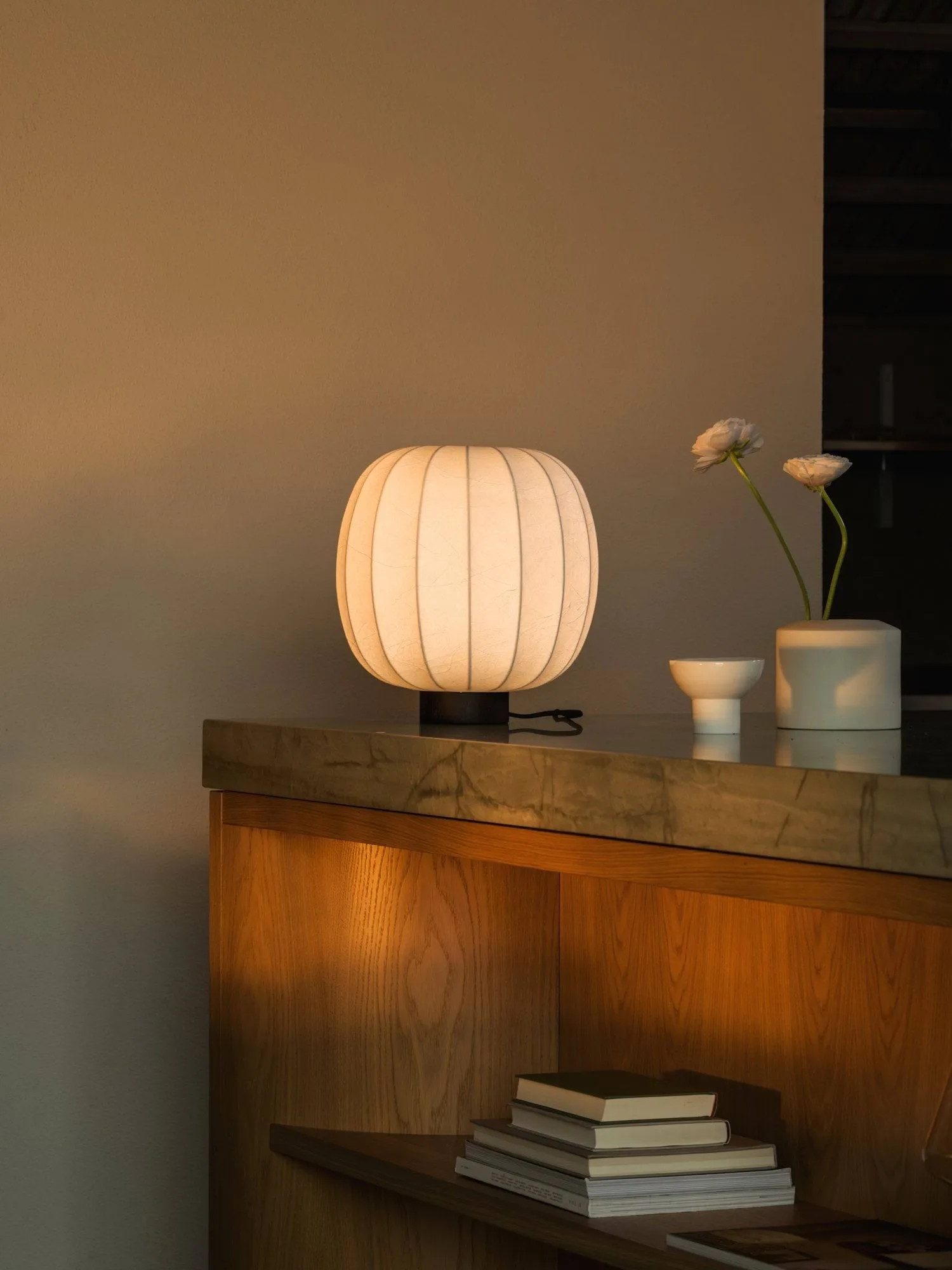 Lunari lampada da tavolo, White-Dark ash, Ø30x32 cm Watt & Veke