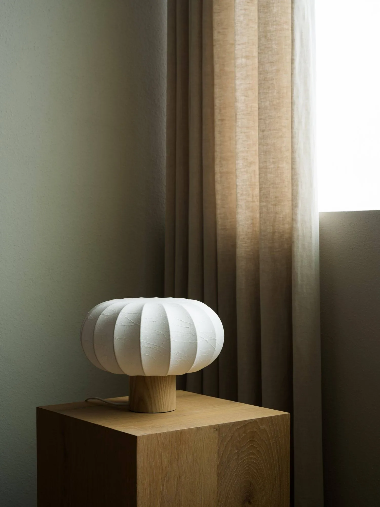 Lunari lampada da tavolo, White-Natural ash, Ø32x24 cm Watt & Veke