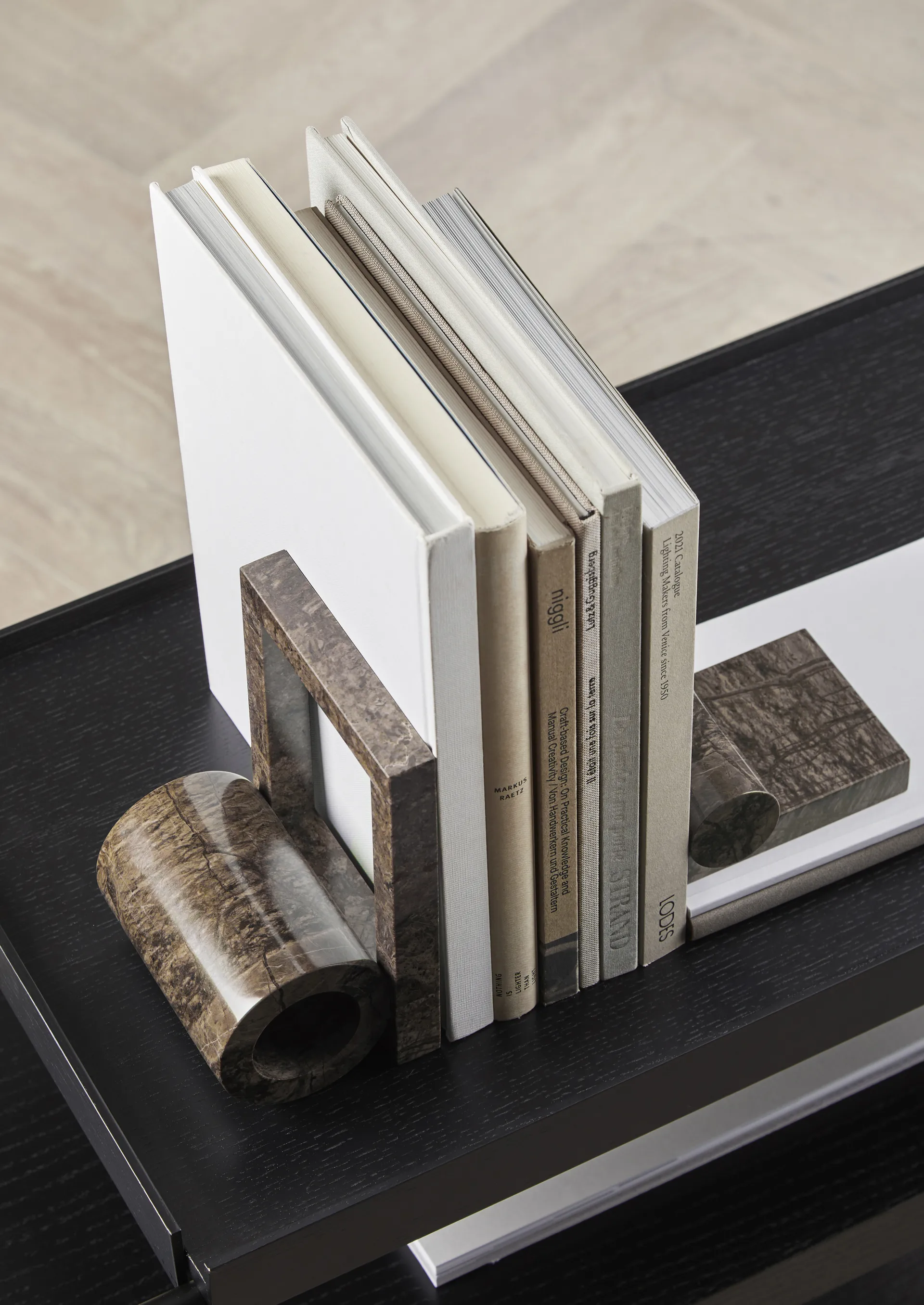 Fermalibri in marmo Booknd, Marrone Woud