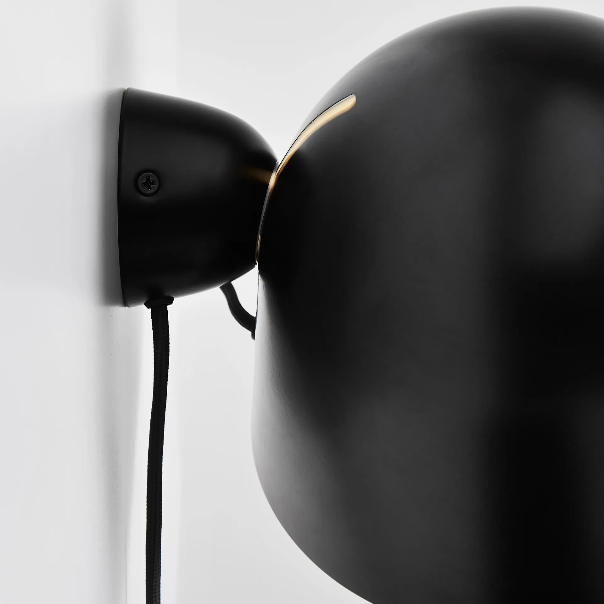 Lampada da parete Kuppi 2.0, nero Woud