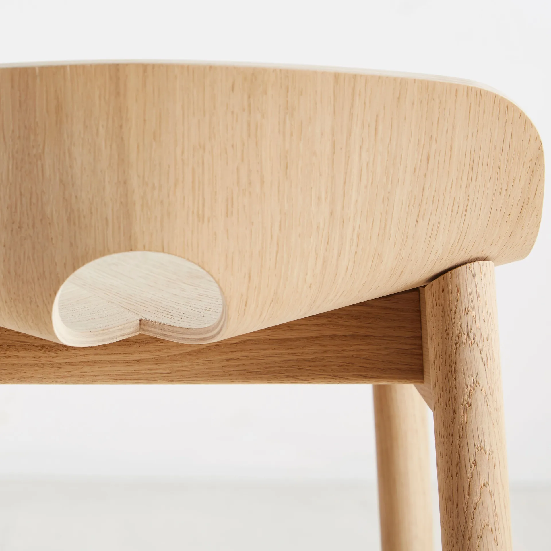 Sgabello Mono, Rovere pigmentato bianco Woud