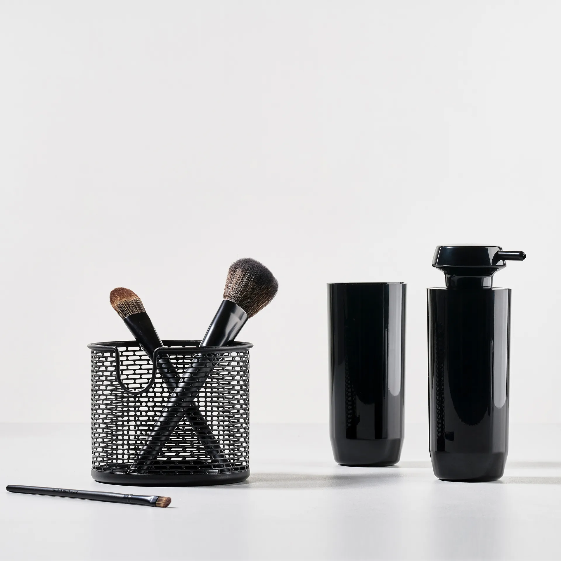 Portaspazzolino Zone Suii 14 cm, nero Zone Denmark