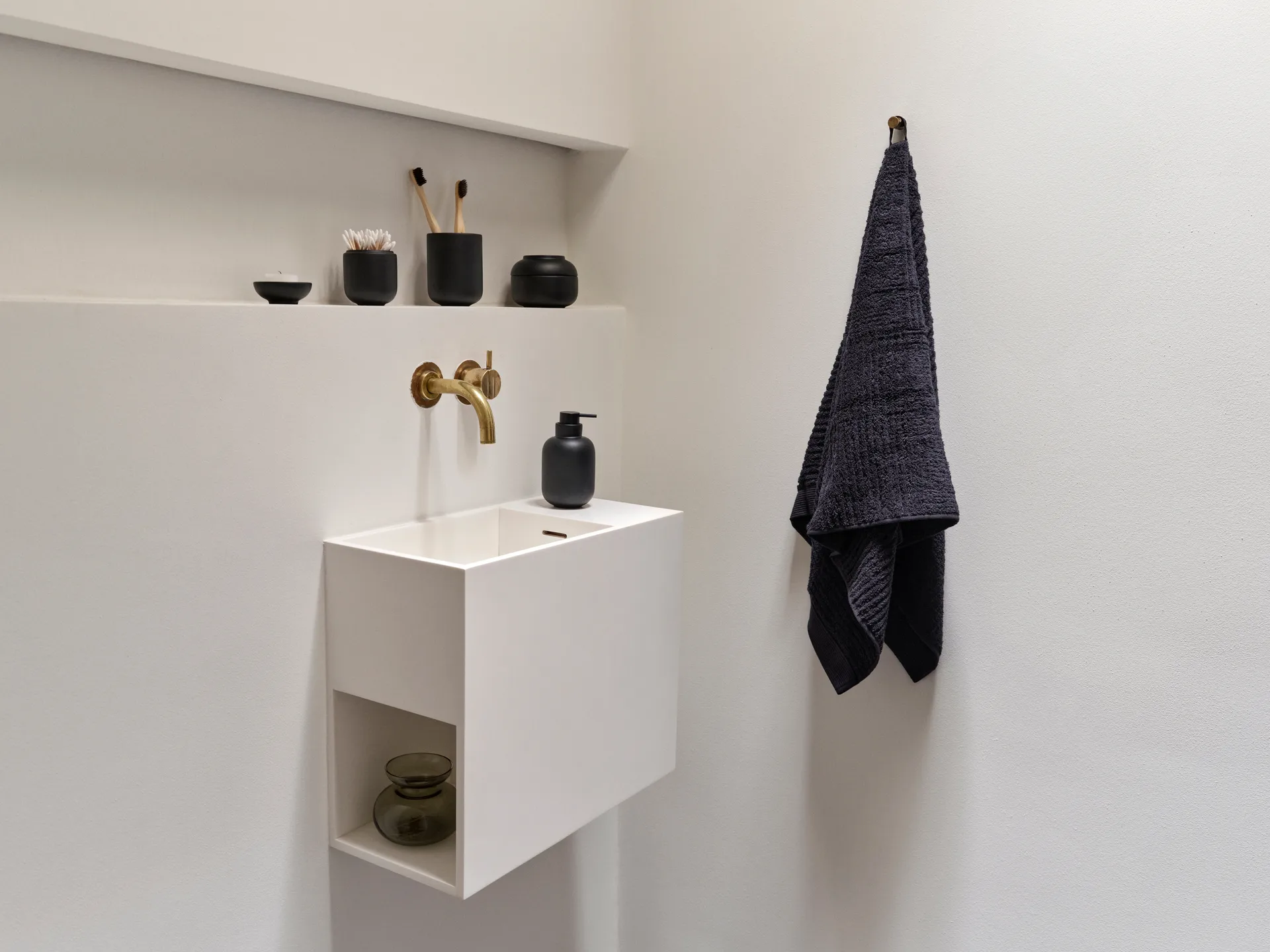 Spazzola per WC Sensu Ø11,8x41 cm, Nero Zone Denmark