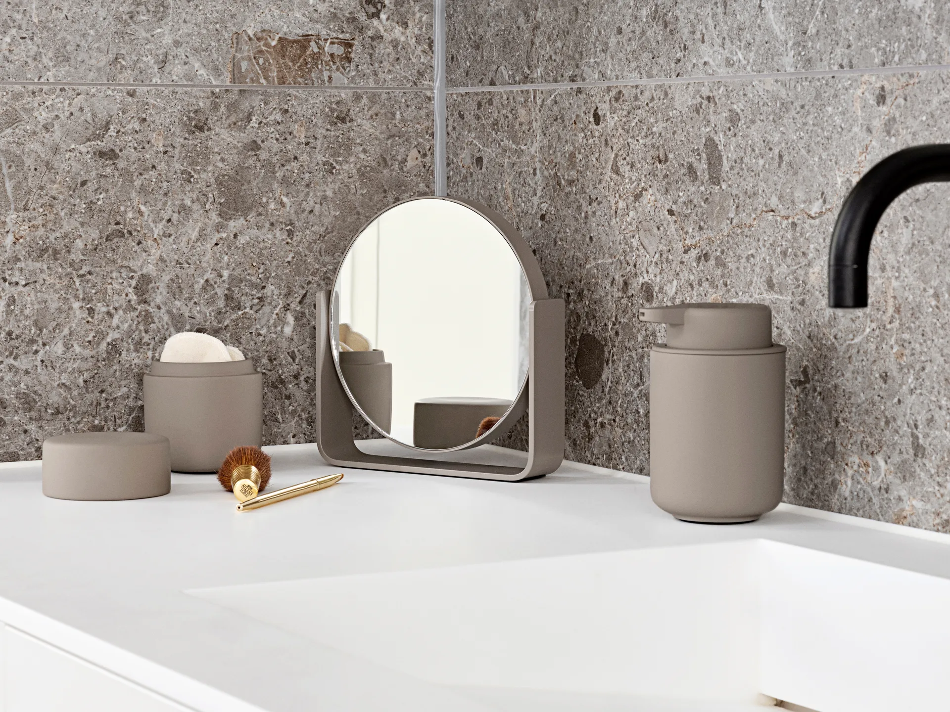 Specchio da tavolo Ume con ingrandimento x5 19x19,5 cm, Grigio talpa Zone Denmark