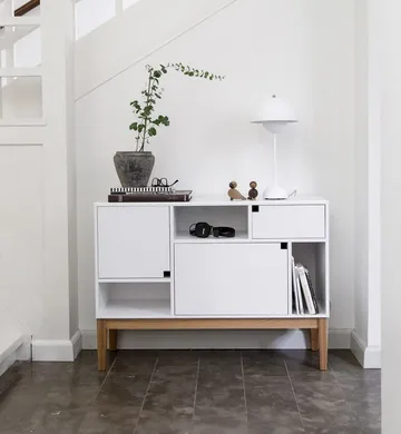 Credenza Citti 6x3 - Bianco, base in rovere laccato opaco - Zweed